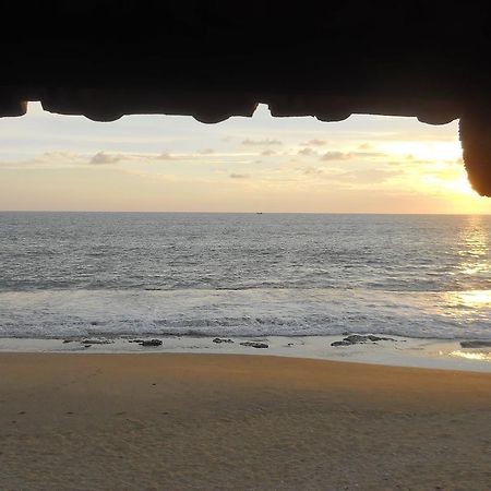 Beach House Negombo Exterior photo