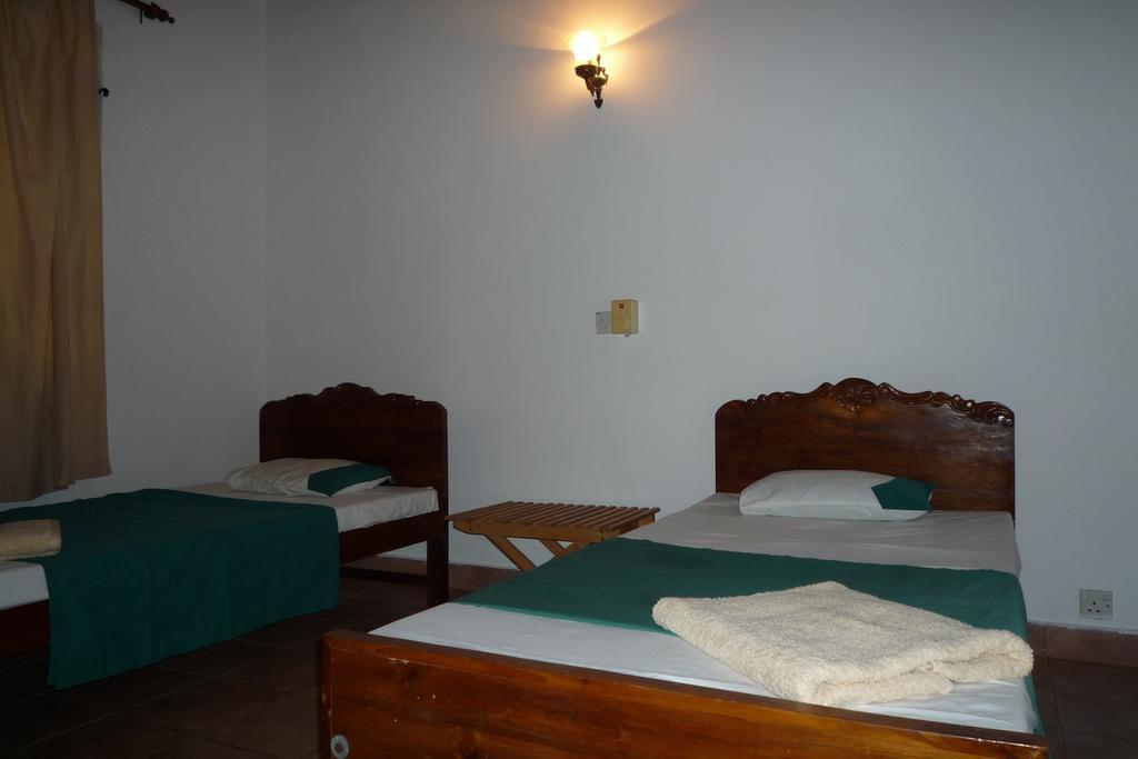 Beach House Negombo Room photo