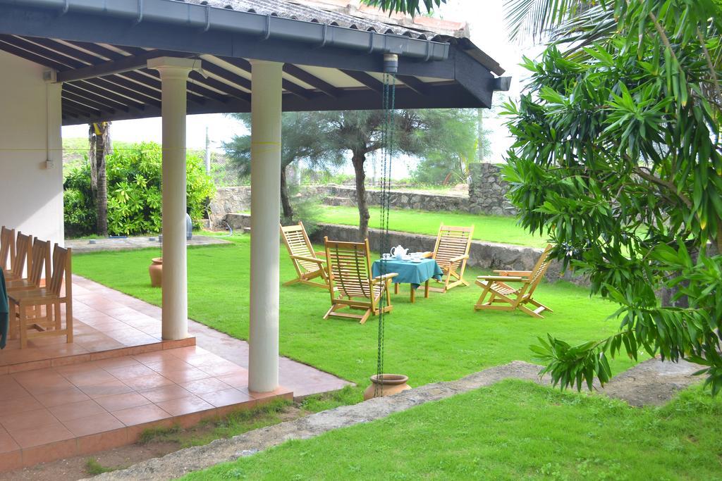 Beach House Negombo Exterior photo