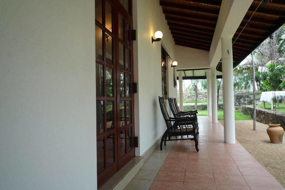 Beach House Negombo Exterior photo